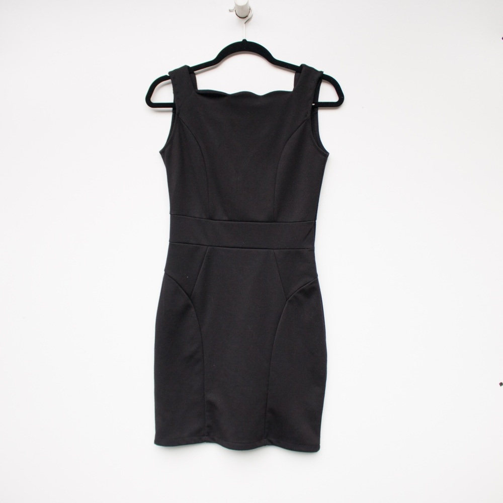 ✨ASDS Women | Black Scalloped Fitted Sheath Dress - Picture 1 of 7